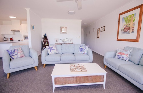 Mollymook Beach Apartment | Fathoms 15 Beach, pool, Tennis and Wifi Linen Provided