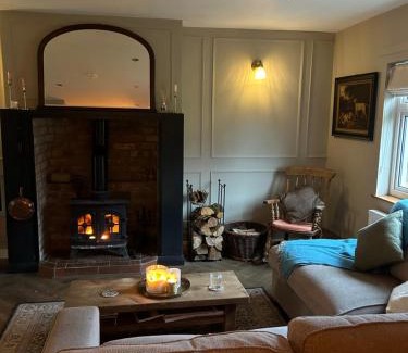 Dungannon House | Favour Royal Cottage - dog friendly forest escape