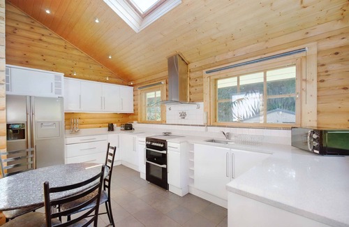 Bingley Cabin | Faweather Grange - 5 Star - Pet Friendly - Hot Tub - Scandinavian Log Cabin