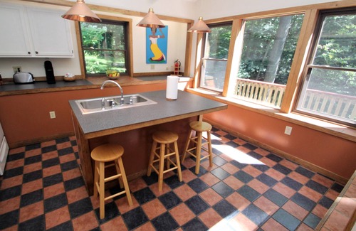 Farmington Cottage | Fayette Springs-Creek House-Enjoy this Spacious Cottage!