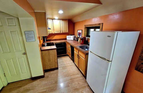 Chalk Hill Cottage | Fayette Springs House-Rustic Luxury close to trails, whitewater and winery!