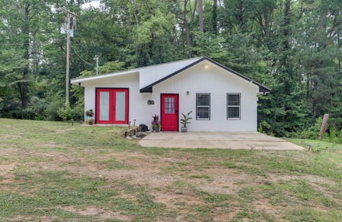 Fayetteville Apartment | Fayetteville Vacation Rental - Near Lake McIntosh!