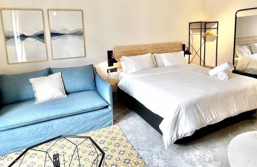 Almendrales Apartment | FD/ Bright studio with maximum qualities. Parking