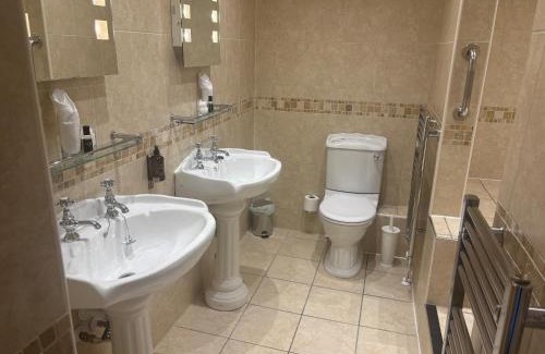 Aberaeron Hotel | Feathers Hotel Bar and Restaurant
