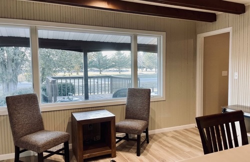 Arcadia House | Feel at home in this comfortable getaway steps away from beautiful Memorial Park