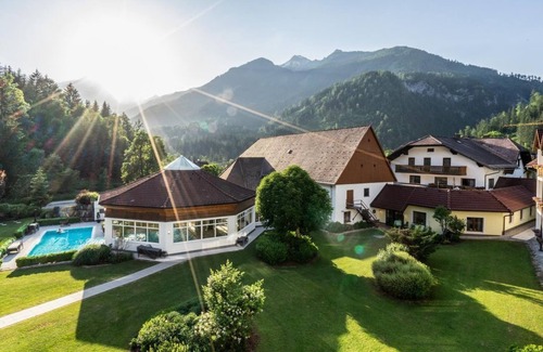 Hinterstoder House | Feel-good suite 4-star deluxe, shower and bath, WC - Relax- & Wanderhotel