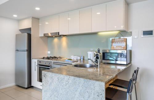 Redcliffe Apartment | Feel The Sea Breeze: 1-Bed Alfresco Dining & Pool