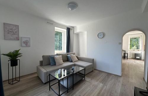 Ebreichsdorf Apartment | FeelHome-GolfClub-Balkon-4 Gäste-WiFi-Smart TV
