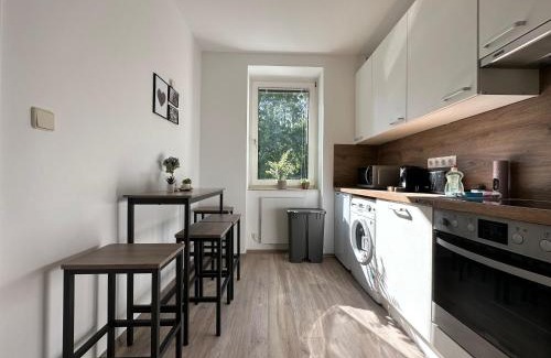Ebreichsdorf Apartment | FeelHome-GolfClub-Balkon-4 Gäste-WiFi-Smart TV