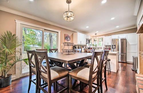 Fox River Grove House | Fenced Yard Fox River Grove Home, Dogs Welcome
