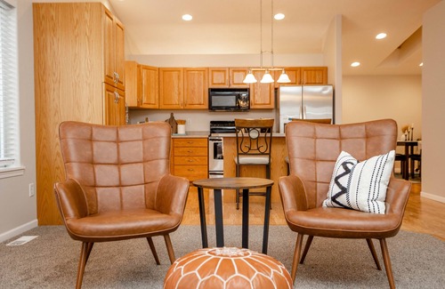 Fargo House | Fenced Yard I King I Grill I Pack 'n Play I 75" TV