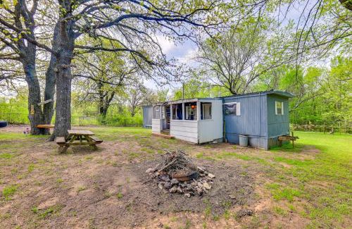Madill House | Fenced Yard Quaint Cabin Near Lake Texoma!
