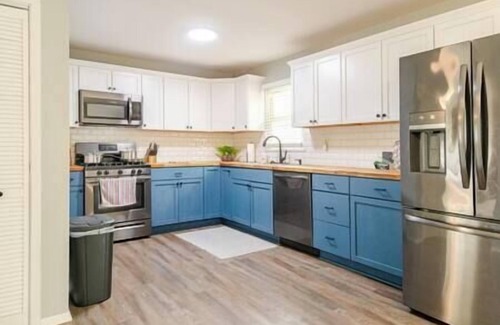 Royal Manor House | Fenchurch - Ranch - Hot Tub