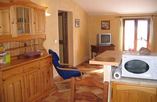 Mirabel-aux-Baronnies Apartment | Fenière Provencale 2/4 7km from Nyons amidst olive Ventoux view