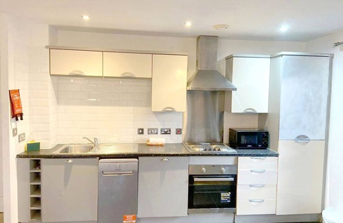 Upper Clapton Apartment | Fenland House 3 Bedroom Aparmtnet E5