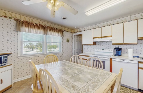 Fenwick Island Condo | Fenwick Island Condo on 2nd Floor w/Free WiFi, Washer/Dryer, Central AC, & Cable