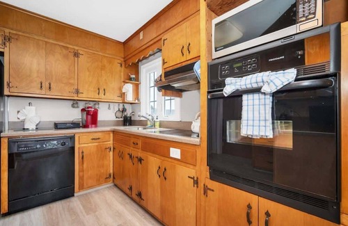 Old Saybrook House | Fenwood Coastal Getaway Private Beach Access