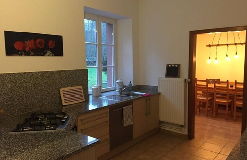 Schillingen House | Ferienhaus Burg Heider Mühle - Ferienhaus, Dusche und Bad, WC, 3 Schlafräume