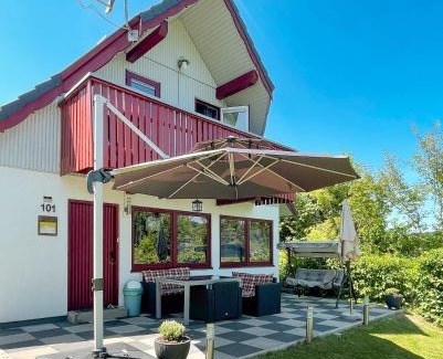 Seepark Kirchheim House | Ferienhaus "Gestiefelter Kater" am See im Bergland