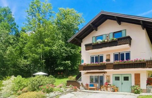 Abtenau House | Ferienhaus Lechner für max 10 Personen - Wald und Naturgarten
