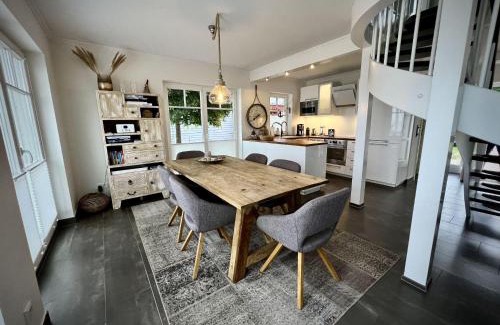 Olpenitz House | Ferienhaus-Sliminde-by-Seeblick-Ferien-direkte-Wasserlage-E-Ladesaeule-Sauna