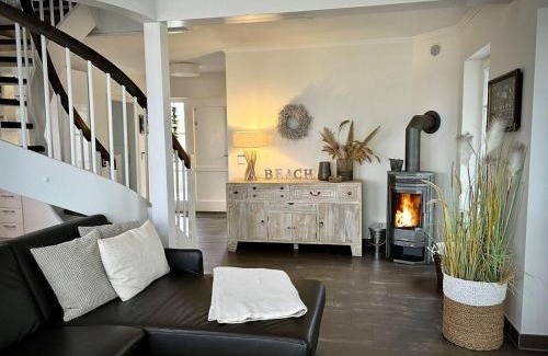 Olpenitz House | Ferienhaus-Sliminde-by-Seeblick-Ferien-direkte-Wasserlage-E-Ladesaeule-Sauna