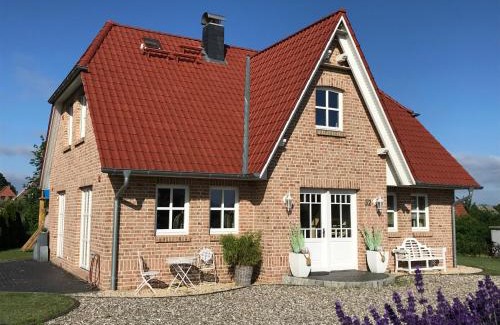 Rosenhagen House | Ferienhaus " Strandhus " an der Ostsee, Sauna, Kamin, Strandkorb, free W-LAN - SEASIDE -