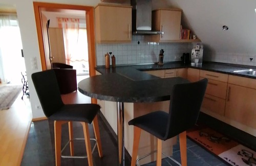 Neuburg Apartment | Ferienwohnung Dorfzauber mit Kirchblick in dem Dörfchen Joshofen