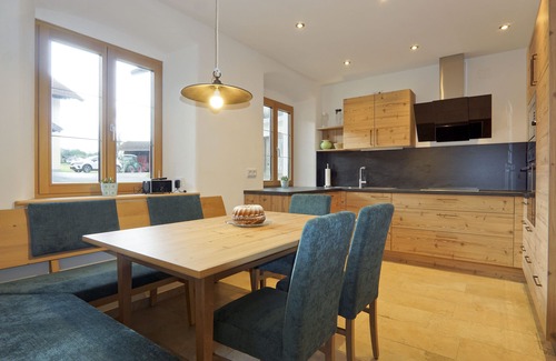 Staudach-Egerndach Apartment | Ferienwohnung Burg Hohenstein, 100 m² für 1-6 Personen, Terrasse, Wlan