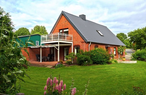 Bunsdorf Apartment | Ferienwohnung am Wittensee auf Idyllischem Resthof mit Spielscheune