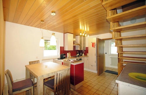 Taching a.See House | Ferienwohnung bis 3 Personen, auf 2 Ebenen, 80 qm, Balkon und Terrasse