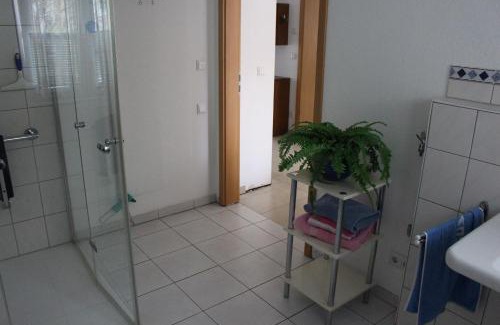 Holzhausen Apartment | Ferienwohnung am Kittenbach