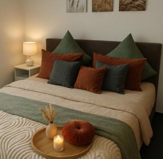 Iversheim Apartment | Ferienwohnung Elya, Ihre Auszeit zwischen Therme, Outlet, Natur