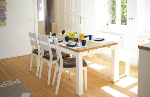 Bad Wildungen Apartment | Ferienwohnung Hufelandstern bis 7 Personen - mit E-Ladesäule!