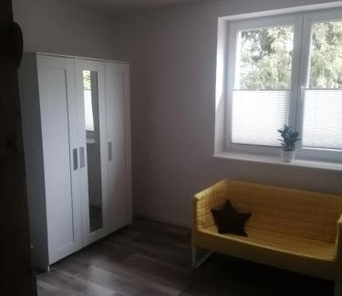 Blumenberg Apartment | Ferienwohnung I Sarrebriese