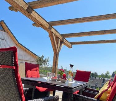 Feilitzsch Apartment | Ferienwohnung im Chaletstil Sonnenidyll 51 qm Wellness Fitness Sauna Bergrödelhof