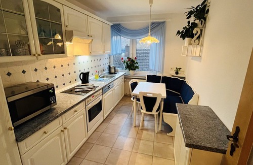 Bad Berleburg Apartment | Ferienwohnung im Erdgeschoss mit Balkon und Wlan