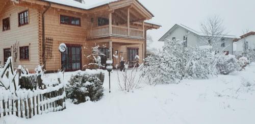 Wielenbach Apartment | Ferienwohnung im gemütlichen Blockhaus vor den Bergen