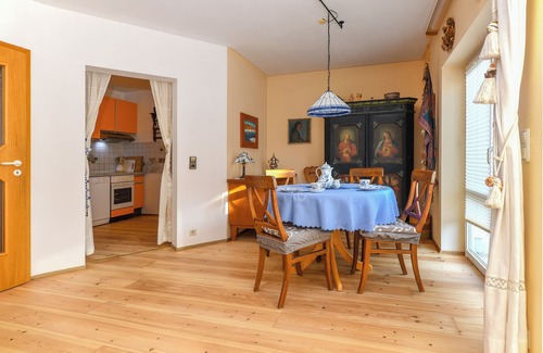 Brannenburg Apartment | Ferienwohnung Im Inntal Dahoam 80m² 2 Schlafzimmer Balkon, Terrasse, Zusätzliches WC, Vollausgestattete Küche