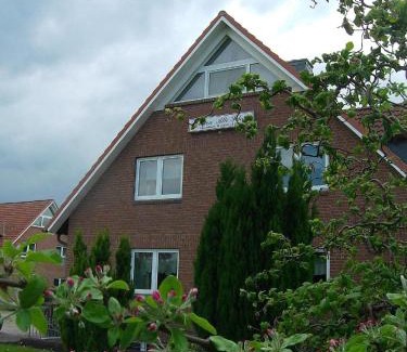 Windeby Apartment | Ferienwohnung In Beliebtem Gästehaus Mit Fahrradverleih In Ländlicher Gegend