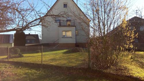 Bitzen Apartment | Ferienwohnung Klein am Natursteig Sieg