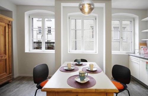 Insel Apartment | Ferienwohnung Müller - Neu und hochwertig sanierter Altbau, Wohnküche, Lindau-Insel mit 1a Lage