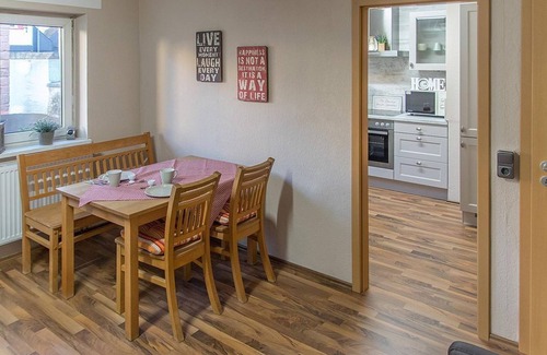 Hillesheim Apartment | Ferienwohnung Mira - 2-Bed Apartment Shower/WC, balcony