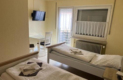 Fuldabruck Apartment | Ferienwohnung mit 4 Betten - Balkon - Küche