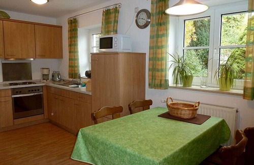 Dettelbach Apartment | Ferienwohnung mit sonniger Terrasse und gemütlichem Garten