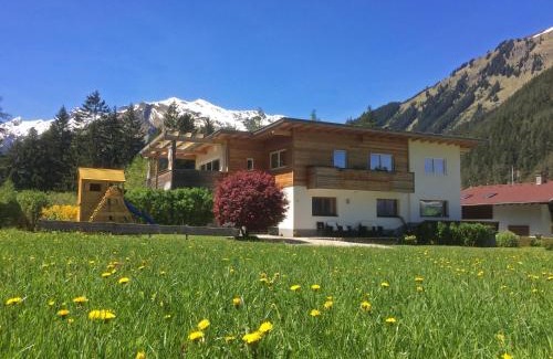 Bach Apartment | Ferienwohnung Nety