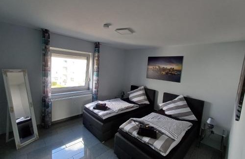 Schloß Neuhaus Apartment | Ferienwohnung Sandra