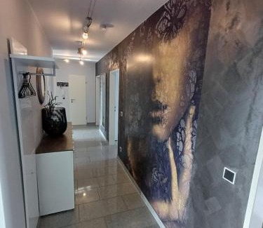 Schloß Neuhaus Apartment | Ferienwohnung Sandra