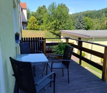 Sebnitz Apartment | Ferienwohnung Waldblick mit Balkon