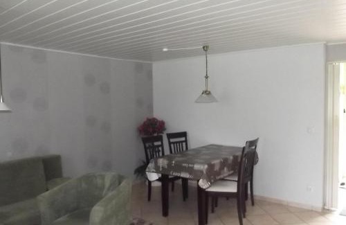 Burg-Dorf Apartment | Ferienwohnung Wiesenblick